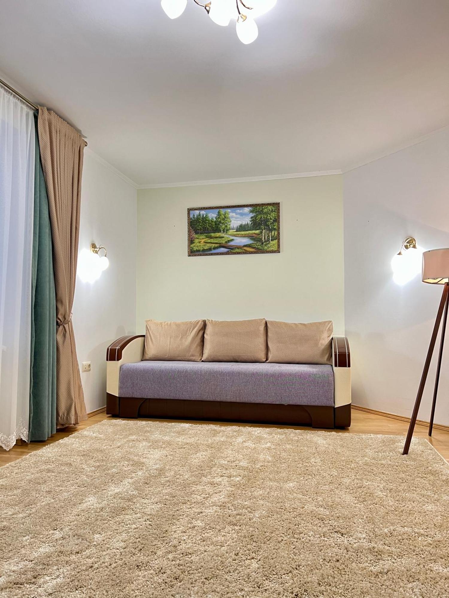 центр поруч озеро наливайка 2 кімнати Apartment *
