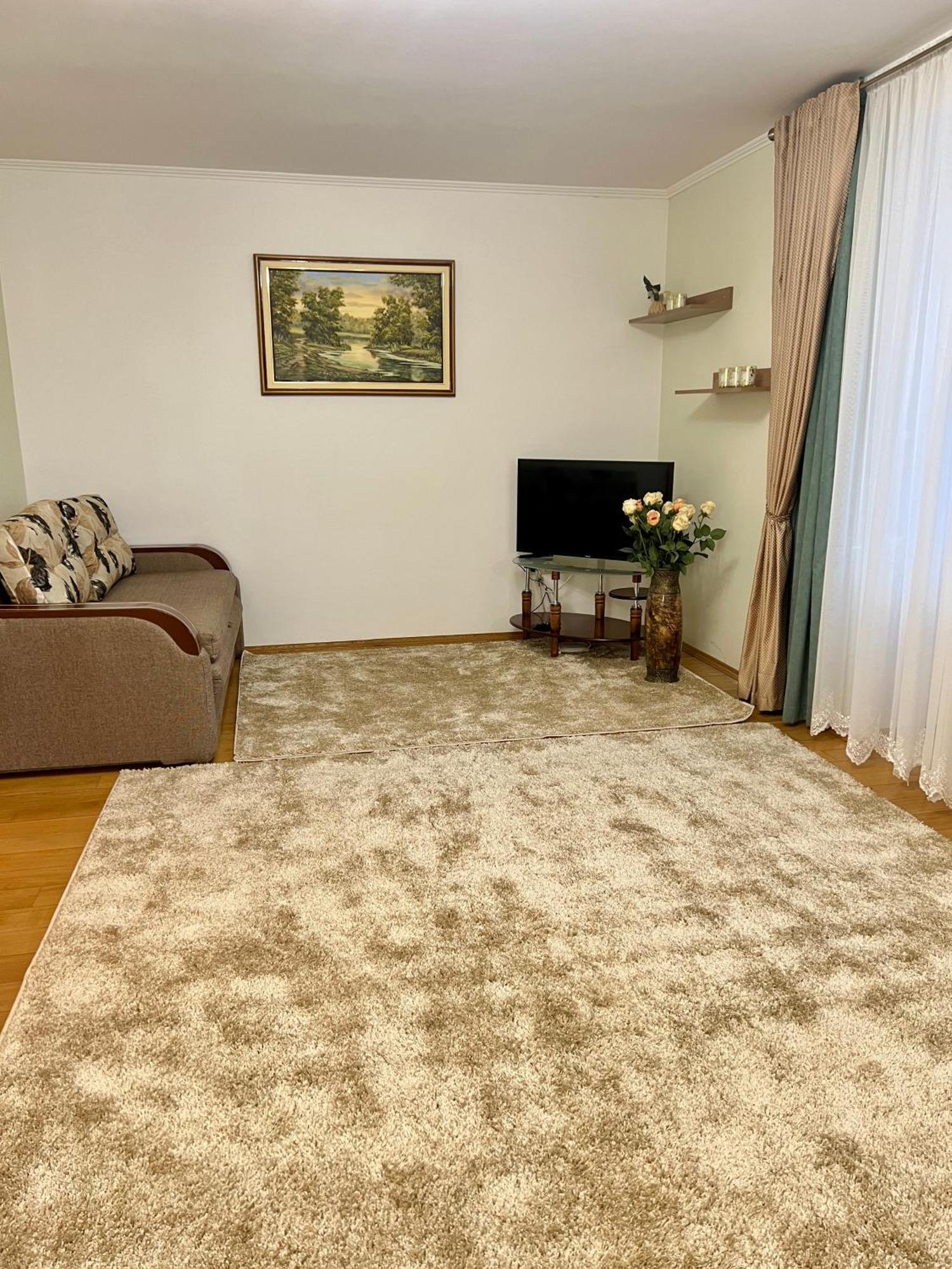 центр поруч озеро наливайка 2 кімнати Apartment *